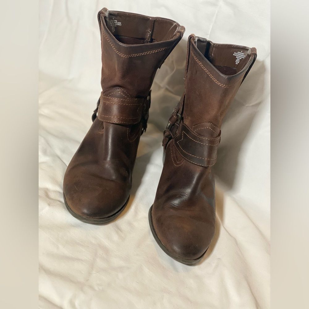 Women’s cowgirl booties genuine leather